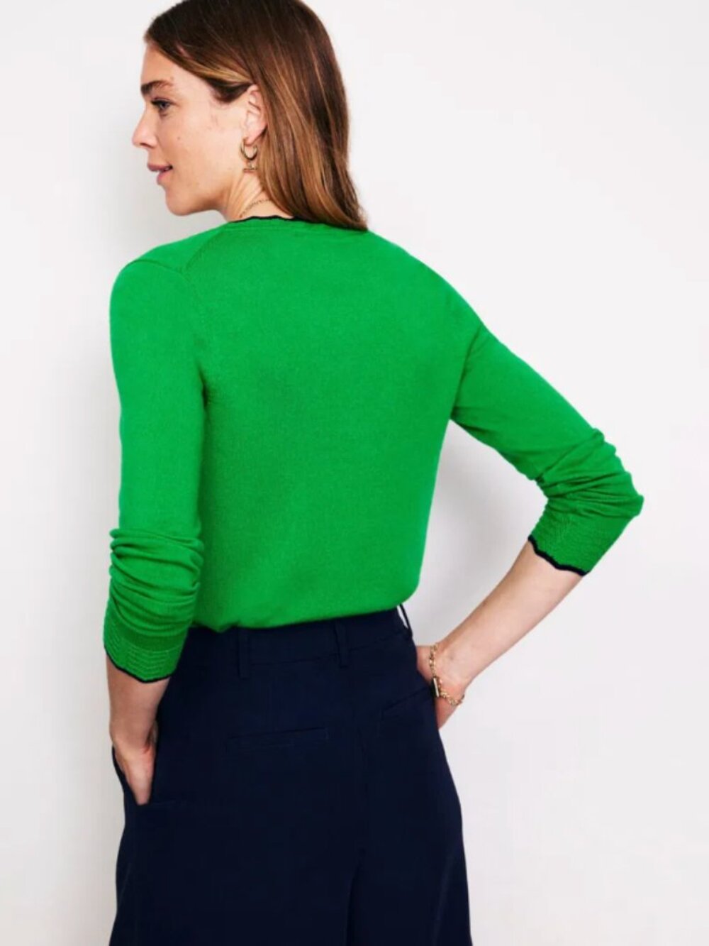 Boden | Merino Wool Scallop Trim V-Neck Sweater in Green | Size Small - Picture 3 of 11
